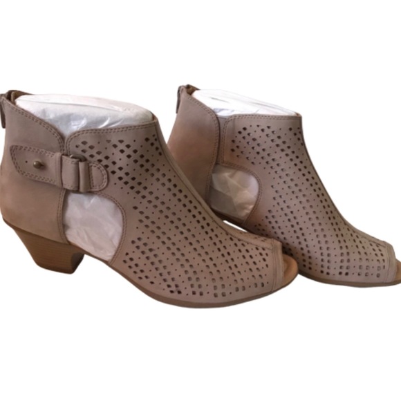 Earth Kerry Nubuck Perforated Peep-Toe Booties, size 12 - Picture 3 of 7